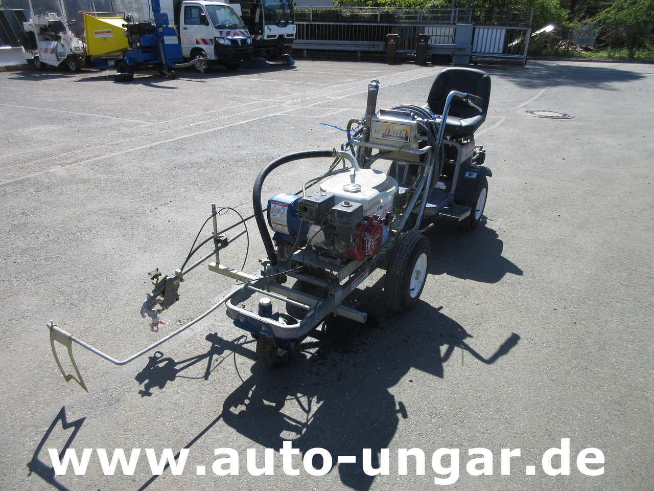 Graco LineLazer III 3900 Linedriver ride-on striper Roadmarking Straßenmarkierung - Асфальтоукладочная техника: фото 2 Graco LineLazer III 3900 Linedriver ride-on striper Roadmarking Straßenmarkierung - Асфальтоукладочная техника: фото 2