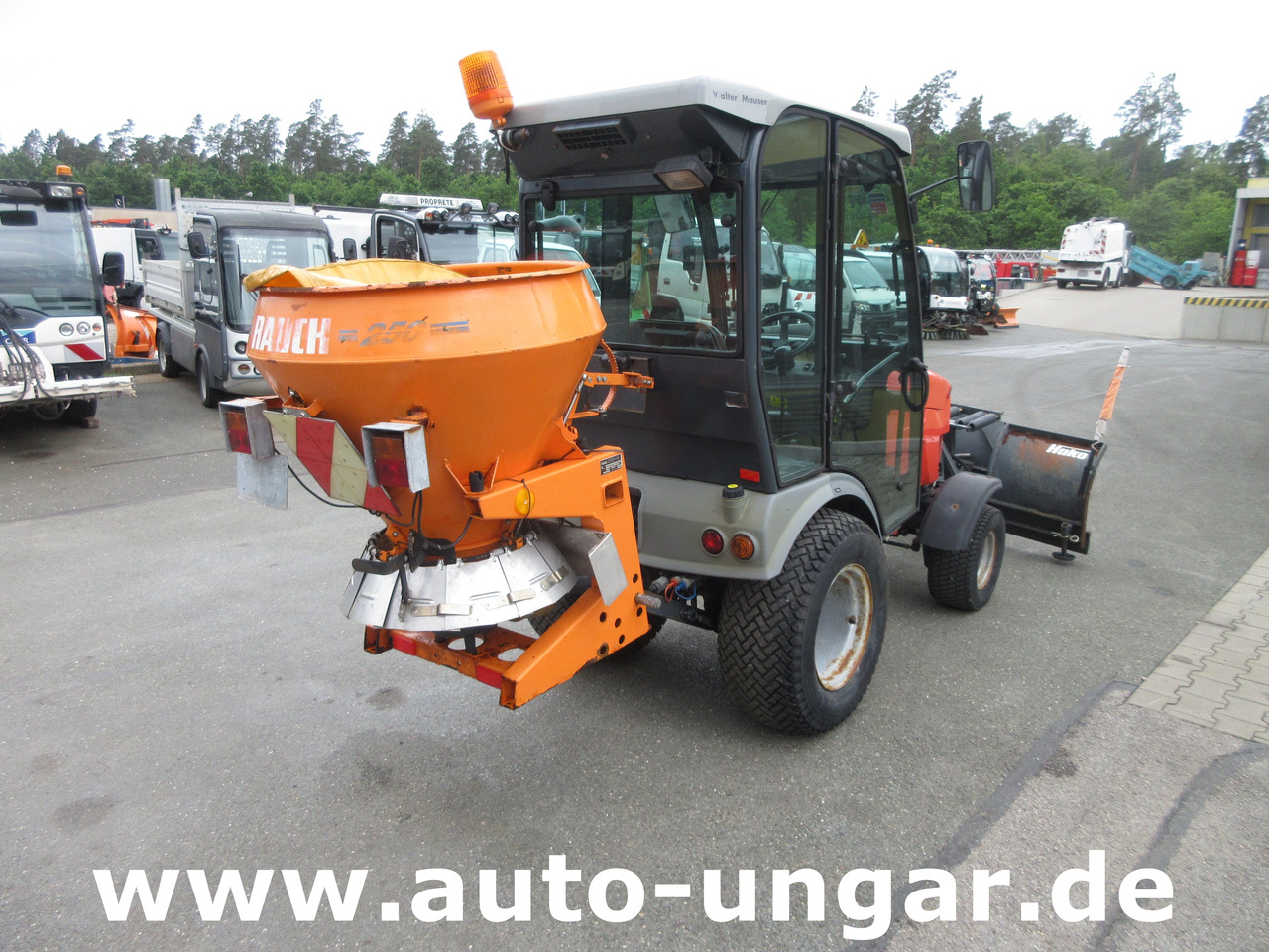 HAKO Hakotrac 2650 DA Winterdienst Schneepflug & Streuer 4x4 Zapfwelle Hydraulik - Коммунальный трактор: фото 4 HAKO Hakotrac 2650 DA Winterdienst Schneepflug & Streuer 4x4 Zapfwelle Hydraulik - Коммунальный трактор: фото 4