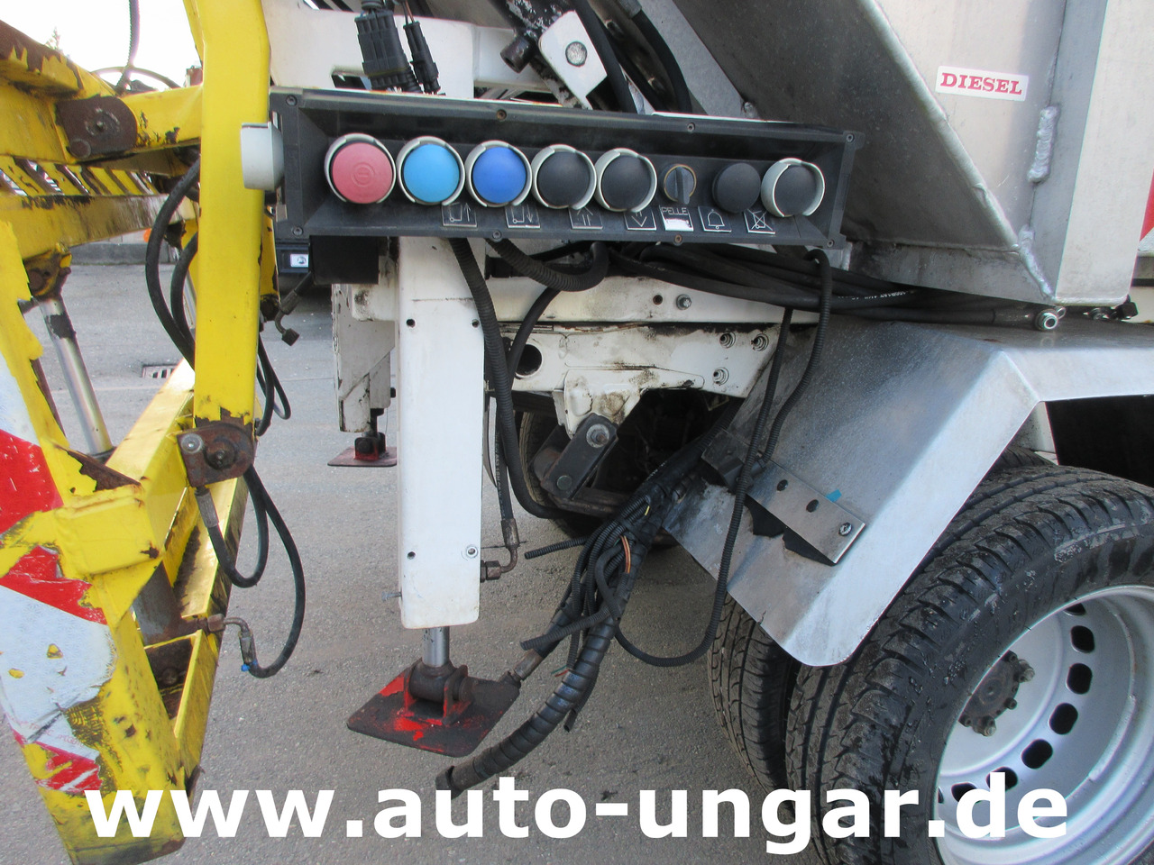 Мусоровоз Piaggio Porter Maxxi D120 Müllwagen 3.5m³ Lifter Presse - Ersatzteilträger: фото 9 Мусоровоз Piaggio Porter Maxxi D120 Müllwagen 3.5m³ Lifter Presse - Ersatzteilträger: фото 9