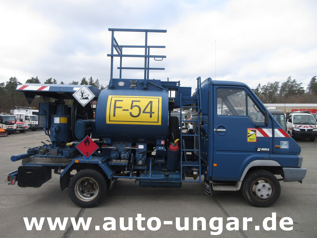 Грузовик-цистерна для транспортировки топлива Renault B110 Titan Aviation AVGas Refueller Jet Tanker 2000l Aviteilleur GSE: фото 30