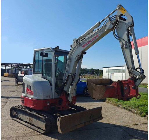 Takeuchi TB 335 R - Мини-экскаватор: фото 1 Takeuchi TB 335 R - Мини-экскаватор: фото 1