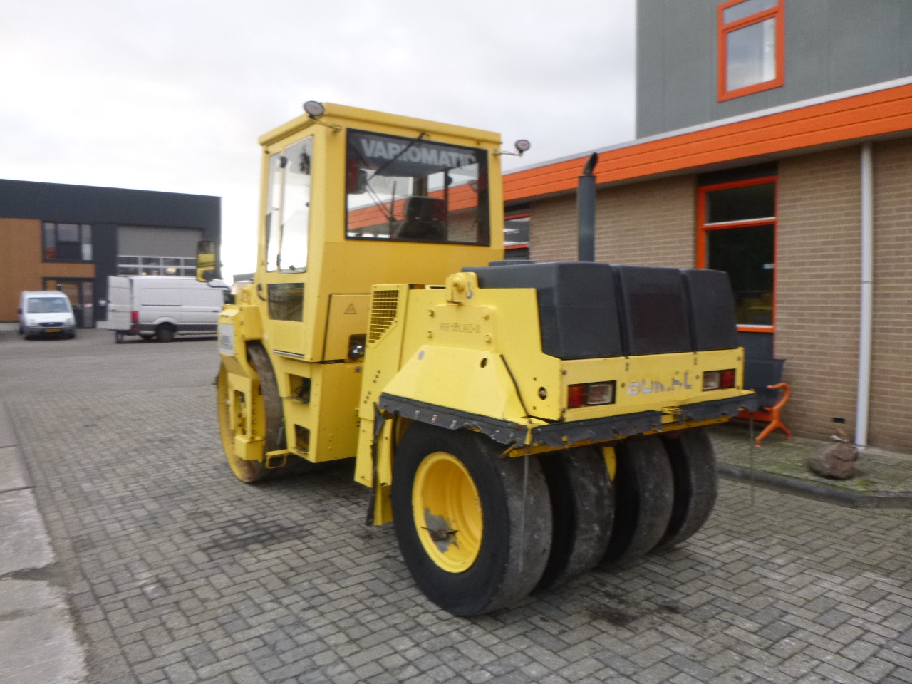 BOMAG BW151AC-2 - Комбинированный каток: фото 3 BOMAG BW151AC-2 - Комбинированный каток: фото 3