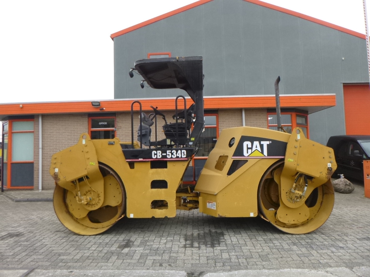 CATERPILLAR CB-534D - Дорожный каток: фото 1 CATERPILLAR CB-534D - Дорожный каток: фото 1
