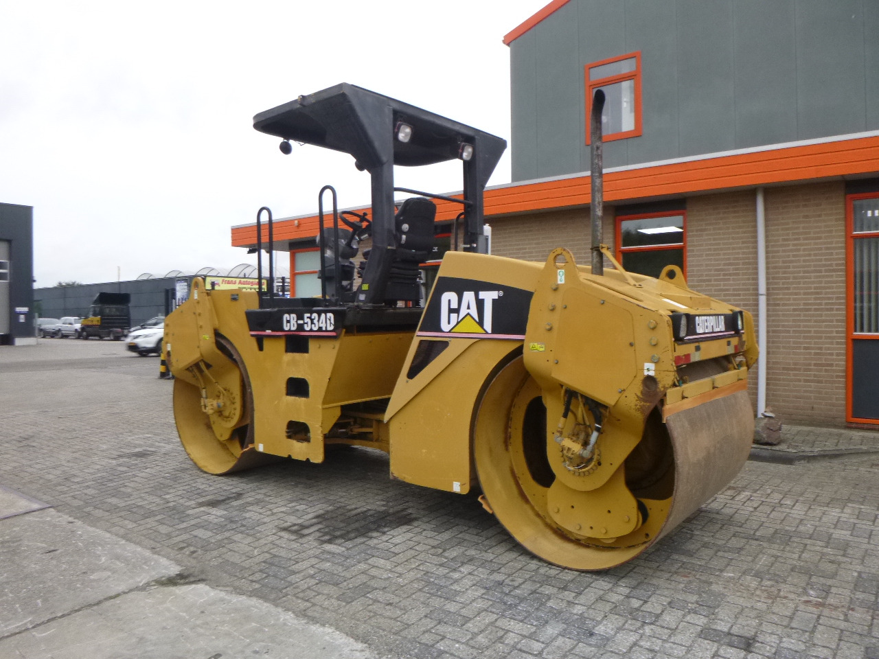 CATERPILLAR CB-534D - Дорожный каток: фото 2 CATERPILLAR CB-534D - Дорожный каток: фото 2