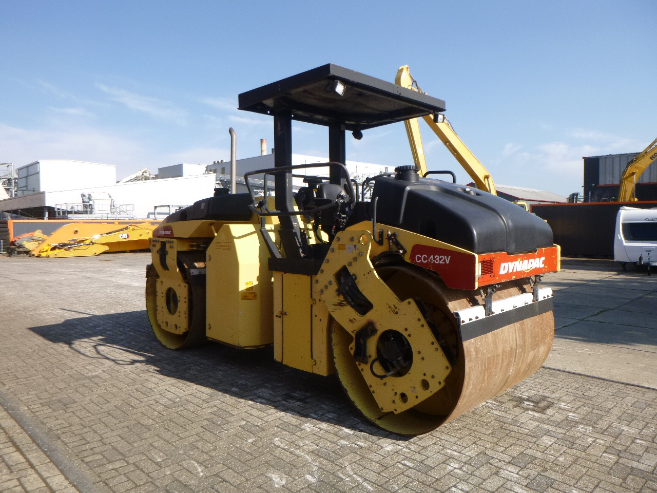 Дорожный каток DYNAPAC CC432V: фото 6 Дорожный каток DYNAPAC CC432V: фото 6