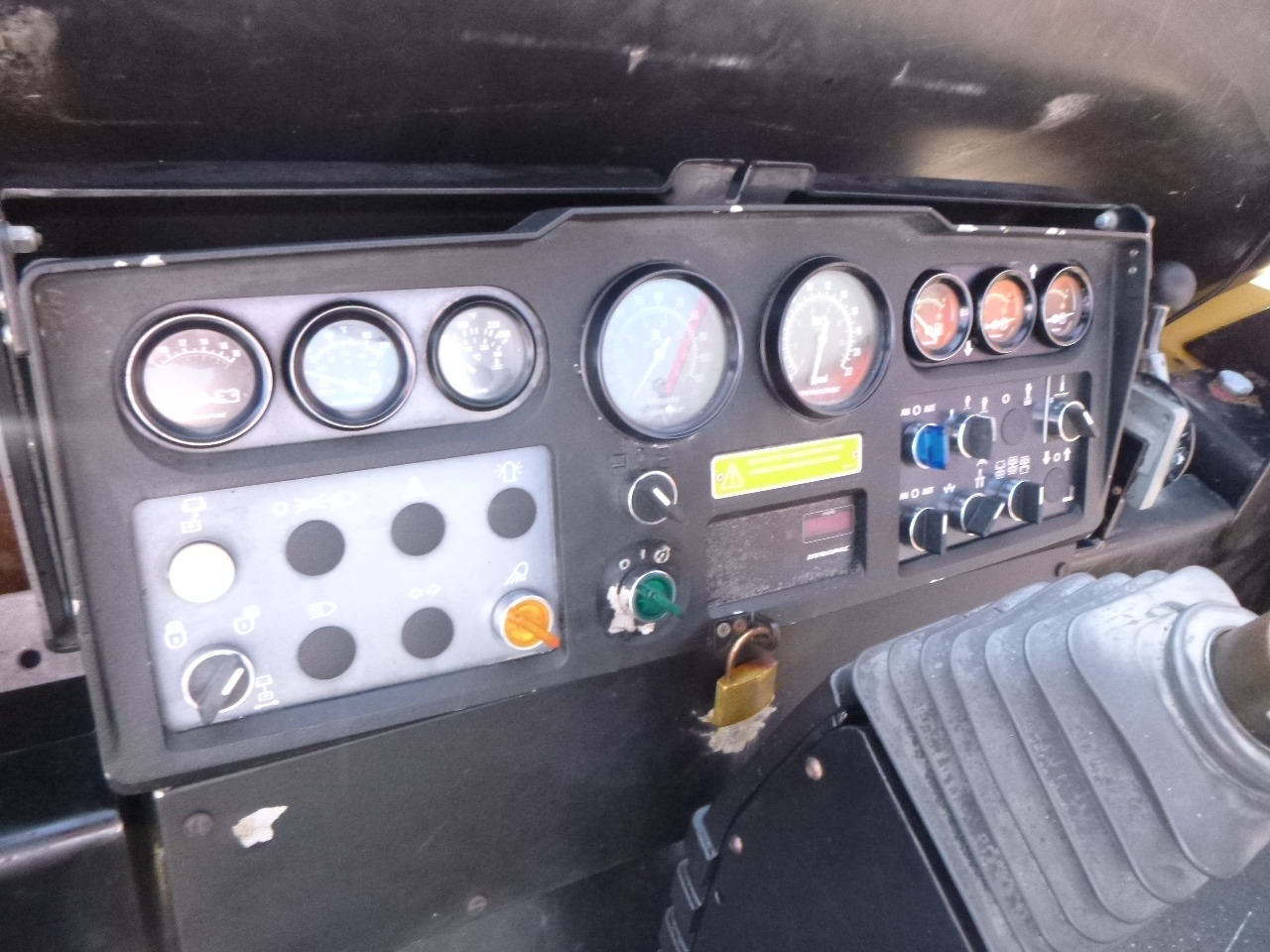 Дорожный каток DYNAPAC CC432V: фото 30 Дорожный каток DYNAPAC CC432V: фото 30