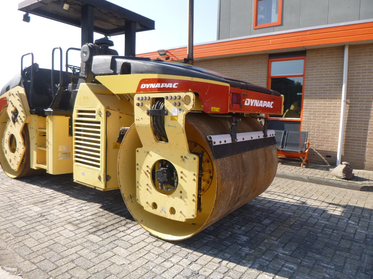 Дорожный каток DYNAPAC CC432V: фото 15 Дорожный каток DYNAPAC CC432V: фото 15