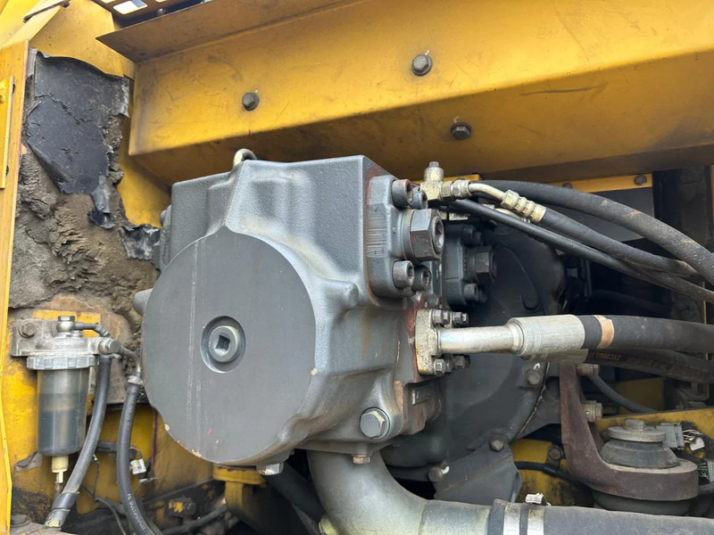 Колёсный экскаватор Komatsu PW200: фото 8