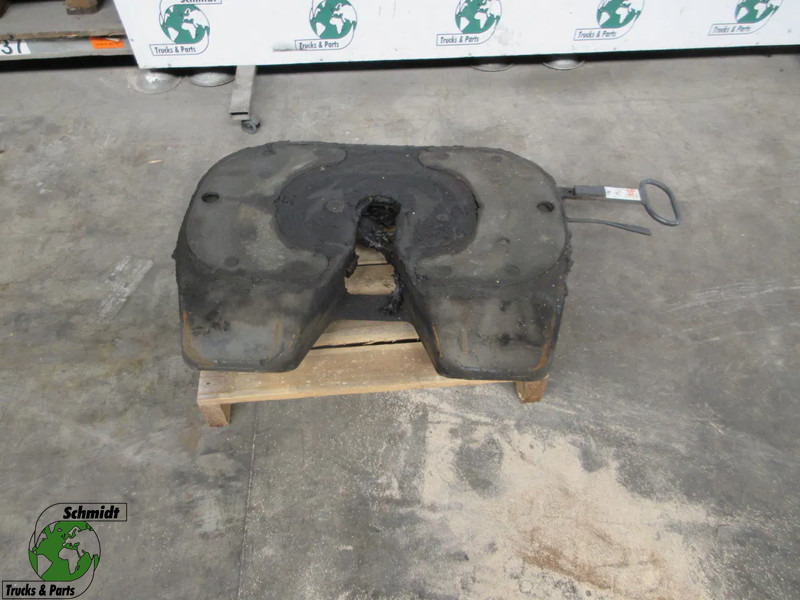 Mercedes-Benz 1845 A 000 315 06 09 SAF HOLLAND SCHOTEL BENZ 1845 MP4 // MP5 EURO 6 - Седло для Грузовиков: фото 1 Mercedes-Benz 1845 A 000 315 06 09 SAF HOLLAND SCHOTEL BENZ 1845 MP4 // MP5 EURO 6 - Седло для Грузовиков: фото 1