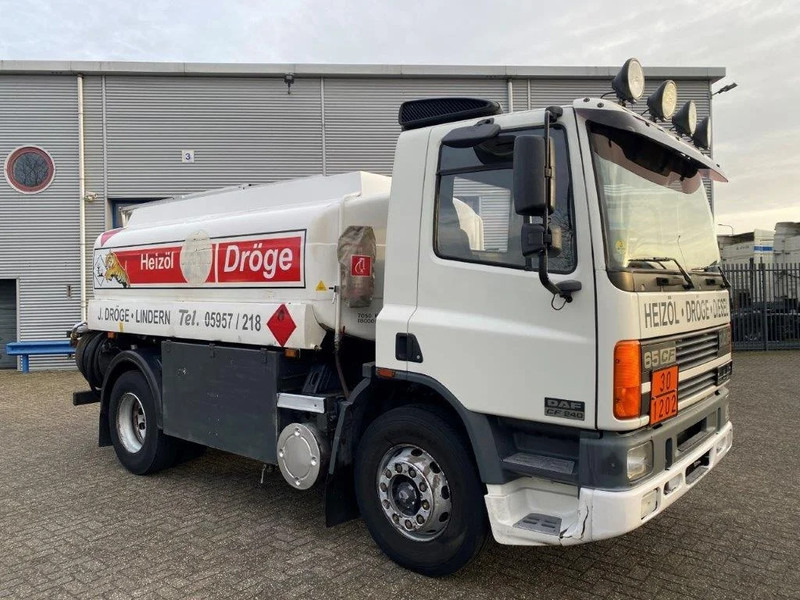 DAF 65CF-240 / FULL STEEL / POMP / 3 COMPARTIMENTS / 8350 LITER / ONLY:25969 KM / EURO-2 / MANUAL / GOOD CONDITION - Грузовик-цистерна: фото 2 DAF 65CF-240 / FULL STEEL / POMP / 3 COMPARTIMENTS / 8350 LITER / ONLY:25969 KM / EURO-2 / MANUAL / GOOD CONDITION - Грузовик-цистерна: фото 2