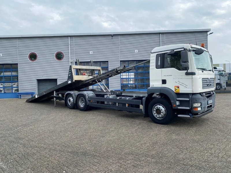 MAN TGA26.320 / SLIDING PLATEAU / WINCH / LIFT AXLE / MACHINE CARRIER / MANUAL / EURO-4 / 2007 - Грузовик бортовой/ Платформа: фото 3 MAN TGA26.320 / SLIDING PLATEAU / WINCH / LIFT AXLE / MACHINE CARRIER / MANUAL / EURO-4 / 2007 - Грузовик бортовой/ Платформа: фото 3