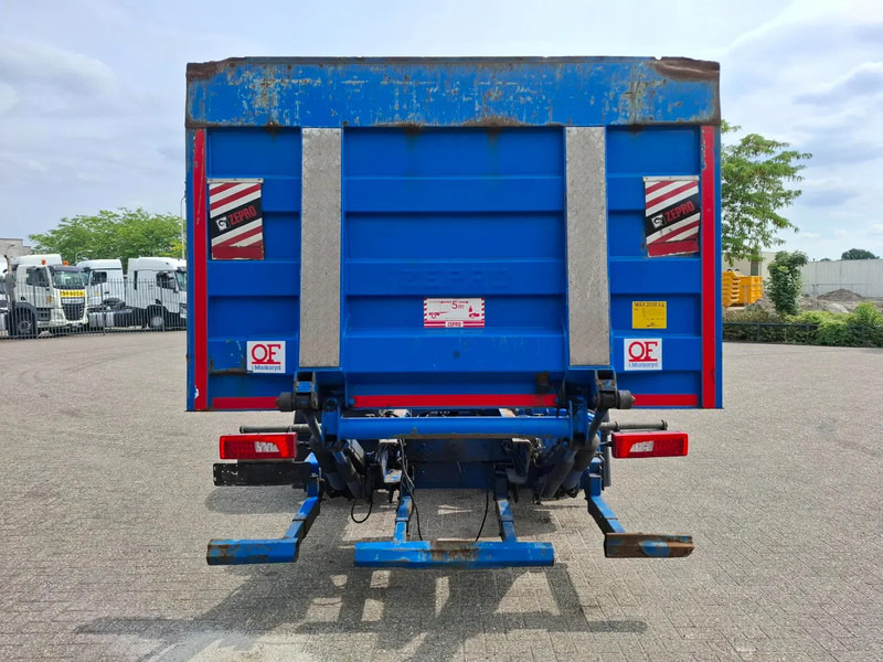 Scania R580 V8 / RETARDER / LIFT+LENKACHSE / FULL-AIR / PLATFORM 2000 KG / LEATHER / AIRCO / AUTOMATIC / EURO-6 / 2015 - Грузовик-шасси: фото 4 Scania R580 V8 / RETARDER / LIFT+LENKACHSE / FULL-AIR / PLATFORM 2000 KG / LEATHER / AIRCO / AUTOMATIC / EURO-6 / 2015 - Грузовик-шасси: фото 4