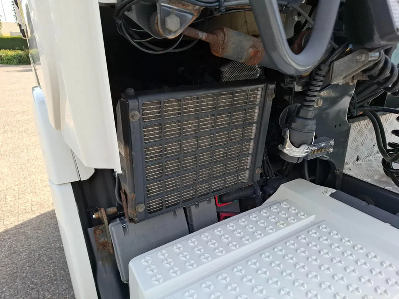 Тягач Scania NGS R650 V8 / 6X4 / RETARDER / 2X BIG AXLE / PARKCOOL / DOUBLE TANK / INLINER / FULL-AIR / ALCOA / LEATHER / NAVI / GEN2 V2 / EU: фото 10