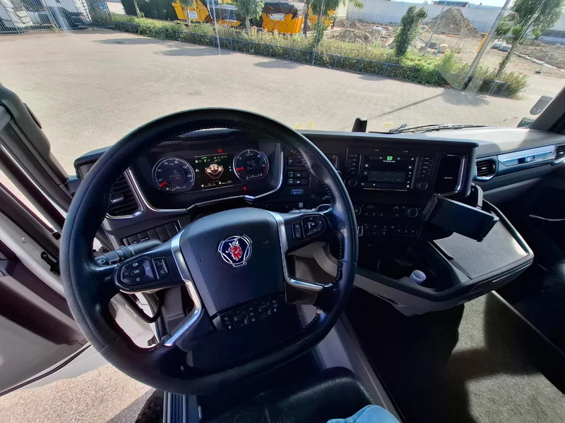 Тягач Scania NGS R650 V8 / 6X4 / RETARDER / 2X BIG AXLE / PARKCOOL / DOUBLE TANK / INLINER / FULL-AIR / ALCOA / LEATHER / NAVI / GEN2 V2 / EU: фото 15