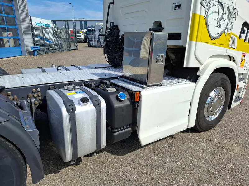 Тягач Scania NGS R650 V8 / 6X4 / RETARDER / 2X BIG AXLE / PARKCOOL / DOUBLE TANK / INLINER / FULL-AIR / ALCOA / LEATHER / NAVI / GEN2 V2 / EU: фото 9