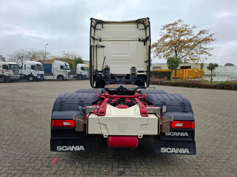 Scania NGS S650 V8 / RETARDER / 633397 KM / FULL-AIR / INLINER / FULL SPOILER / LEATHER / ALCOA / NAVI / FRIDGE / EURO-6 / 2020 - Тягач: фото 4 Scania NGS S650 V8 / RETARDER / 633397 KM / FULL-AIR / INLINER / FULL SPOILER / LEATHER / ALCOA / NAVI / FRIDGE / EURO-6 / 2020 - Тягач: фото 4
