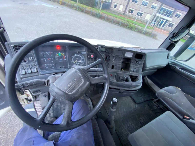 Фото интерьера 1: Тягач Scania T114-340 / ONLY:207529 KM / GOOD CONDITION / OLD TACHO / MANUAL / EURO-2 / 1998