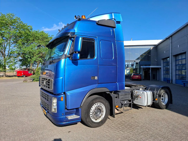 Volvo FH13-400 / HYDRAULICS / NL TRUCK / GLOBETROTTER / FRIGDE / AIRCO / AUTOMATIC / EURO-5 / 2006 - Тягач: фото 1 Volvo FH13-400 / HYDRAULICS / NL TRUCK / GLOBETROTTER / FRIGDE / AIRCO / AUTOMATIC / EURO-5 / 2006 - Тягач: фото 1