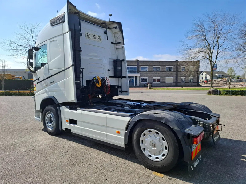 Volvo FH4-460 / VEB+ / DOUBLE TANK / FRIDGE / AUTOMATIC / EURO-6 / 2018 - Тягач: фото 3 Volvo FH4-460 / VEB+ / DOUBLE TANK / FRIDGE / AUTOMATIC / EURO-6 / 2018 - Тягач: фото 3