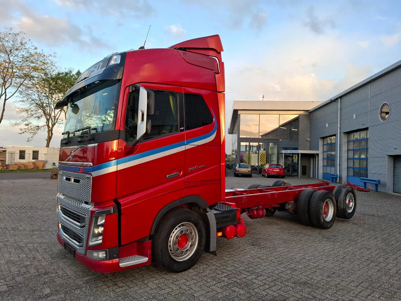 Volvo FH16-750 / BIG AXLE / VEB+ / ONLY:679711 KM / DYNAMIC STEERING / NAVI / LWDS / FULL-AIR / AUTOMATIC / EURO-6 / 2018 - Грузовик-шасси: фото 1 Volvo FH16-750 / BIG AXLE / VEB+ / ONLY:679711 KM / DYNAMIC STEERING / NAVI / LWDS / FULL-AIR / AUTOMATIC / EURO-6 / 2018 - Грузовик-шасси: фото 1