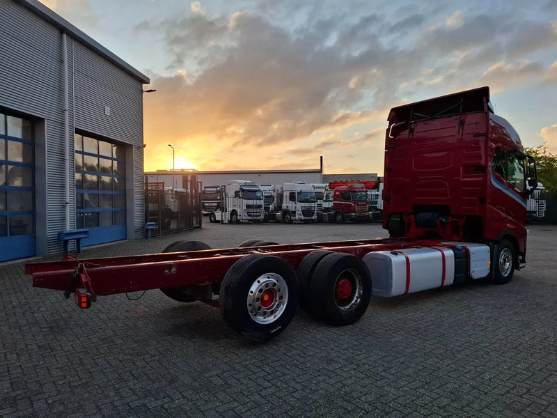 Volvo FH16-750 / BIG AXLE / VEB+ / ONLY:679711 KM / DYNAMIC STEERING / NAVI / LWDS / FULL-AIR / AUTOMATIC / EURO-6 / 2018 - Грузовик-шасси: фото 5 Volvo FH16-750 / BIG AXLE / VEB+ / ONLY:679711 KM / DYNAMIC STEERING / NAVI / LWDS / FULL-AIR / AUTOMATIC / EURO-6 / 2018 - Грузовик-шасси: фото 5
