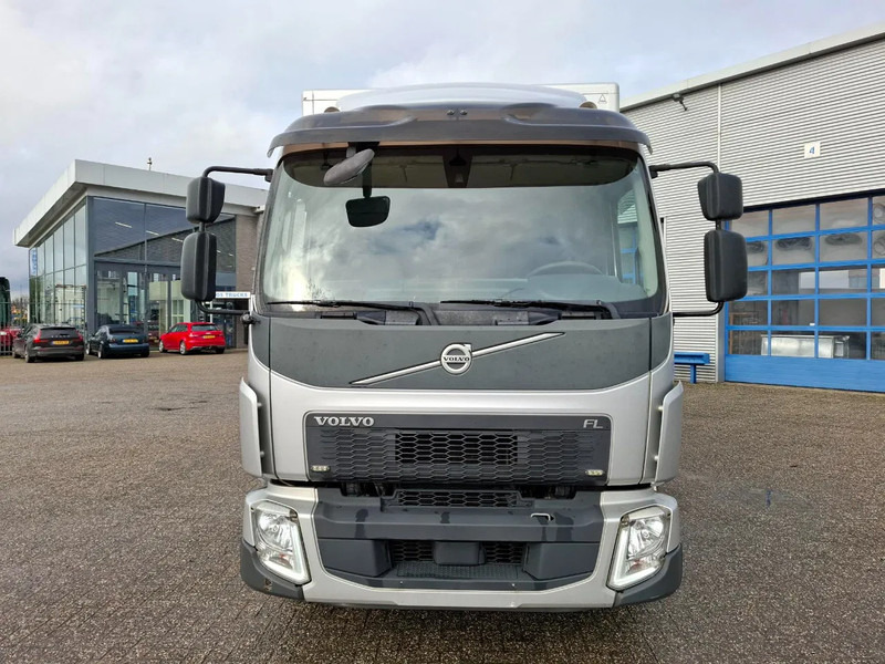 Грузовик с закрытым кузовом Volvo FL 240 / ONLY:340697 KM / BIG PLATFORM 2TON / TUV:29-01-2026 / LWDS / NAVI / SIDE DOOR / AUTOMATIC / EURO-6 / 2018: фото 14 Грузовик с закрытым кузовом Volvo FL 240 / ONLY:340697 KM / BIG PLATFORM 2TON / TUV:29-01-2026 / LWDS / NAVI / SIDE DOOR / AUTOMATIC / EURO-6 / 2018: фото 14