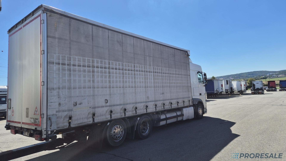 DAF XF 410 FAR SC EURO 6 - velkoobjemová souprava - prodejné jen s přívěsem SCHWARZMÜLLER TPA 2/E - cena je za celou soupravu - Тентованный грузовик: фото 4 DAF XF 410 FAR SC EURO 6 - velkoobjemová souprava - prodejné jen s přívěsem SCHWARZMÜLLER TPA 2/E - cena je za celou soupravu - Тентованный грузовик: фото 4