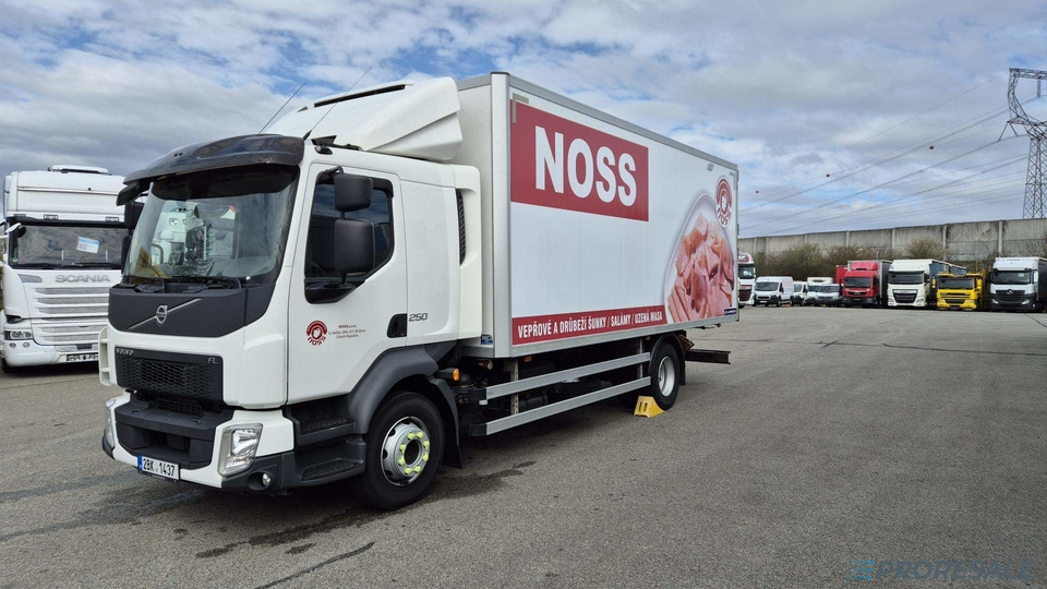 VOLVO FL 250 BB EURO 6 - mrazírna + CARRIER XARIOS 600 EL MAXI - Рефрижератор: фото 2 VOLVO FL 250 BB EURO 6 - mrazírna + CARRIER XARIOS 600 EL MAXI - Рефрижератор: фото 2
