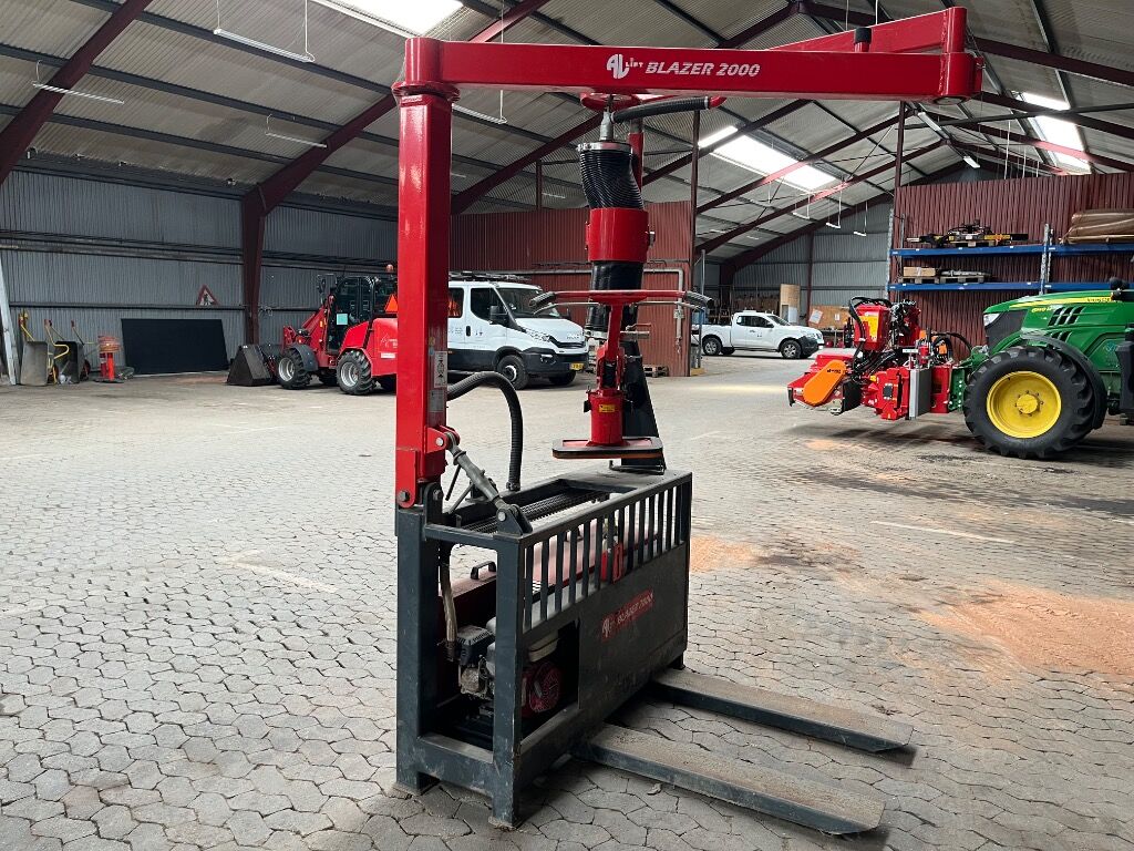 AC Lift-Blazer 2000 fliseløft. - Садовое оборудование: фото 2 AC Lift-Blazer 2000 fliseløft. - Садовое оборудование: фото 2