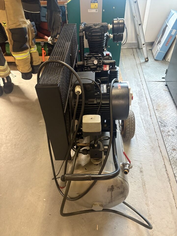 Kompressor Stenhøj - 2002 Modell - Оборудование для мастерских: фото 3 Kompressor Stenhøj - 2002 Modell - Оборудование для мастерских: фото 3