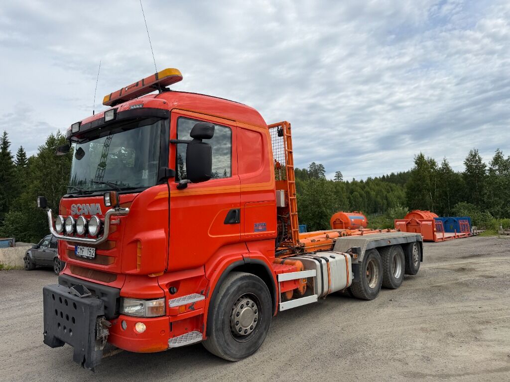 Lastväxlare tridem Scania R480 förberedd för plogutrustning - Крюковой мультилифт: фото 1 Lastväxlare tridem Scania R480 förberedd för plogutrustning - Крюковой мультилифт: фото 1