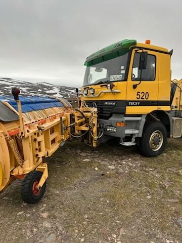 MB / Øveraasen RSC200 kompakt sweeper - 2002 Modell - 57000KM - Подметально-уборочная машина: фото 1 MB / Øveraasen RSC200 kompakt sweeper - 2002 Modell - 57000KM - Подметально-уборочная машина: фото 1