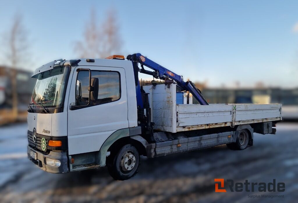 Mercedes-Benz Atego 818L med 6 meter plan og kran - Грузовик бортовой/ Платформа, Автоманипулятор: фото 1 Mercedes-Benz Atego 818L med 6 meter plan og kran - Грузовик бортовой/ Платформа, Автоманипулятор: фото 1