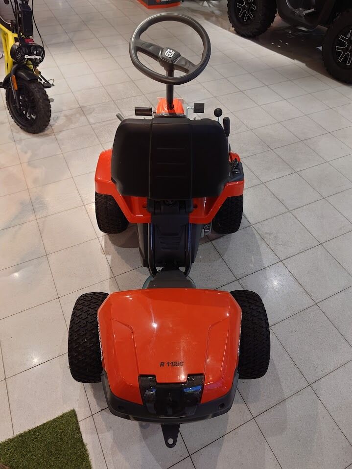 Ny Eldriven gräsklippare Husqvarna R 112 IC RIDER - Садовое оборудование: фото 4 Ny Eldriven gräsklippare Husqvarna R 112 IC RIDER - Садовое оборудование: фото 4