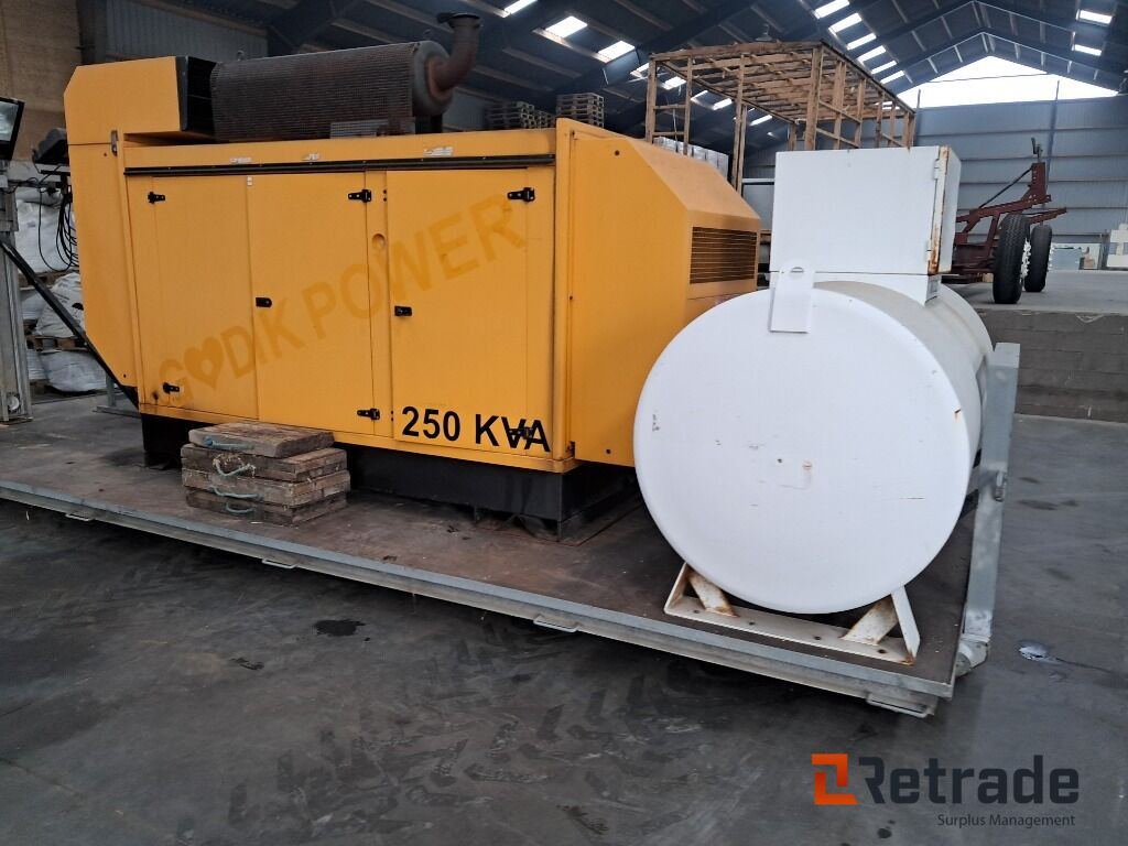 Komplet mobilt 250 KVA generator anlæg på lad med 2700L tank og byggetavle - Строительная техника: фото 4 Komplet mobilt 250 KVA generator anlæg på lad med 2700L tank og byggetavle - Строительная техника: фото 4