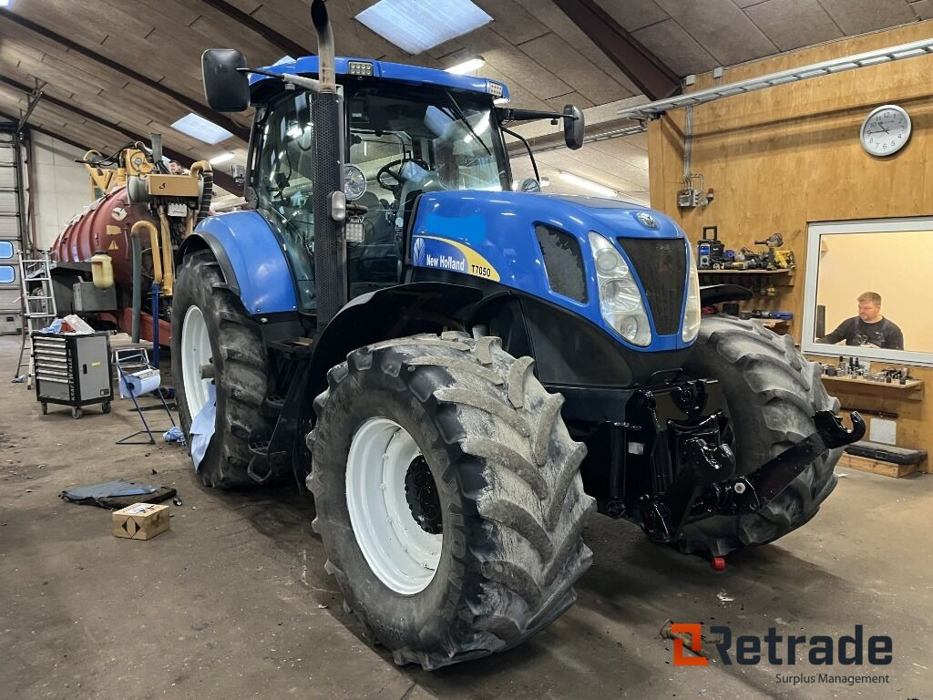 Traktor NEW HOLLAND T7050 - Трактор: фото 1 Traktor NEW HOLLAND T7050 - Трактор: фото 1