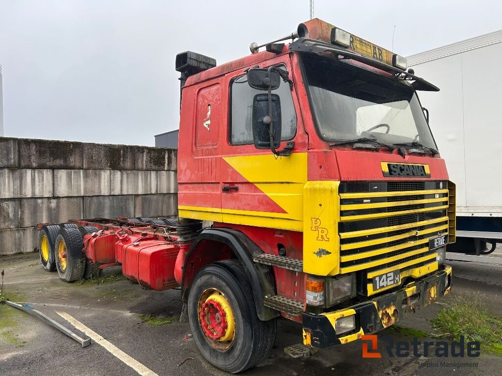 Veteranlastbil SCANIA R142H 6x2 chassi - Грузовик-шасси: фото 3 Veteranlastbil SCANIA R142H 6x2 chassi - Грузовик-шасси: фото 3