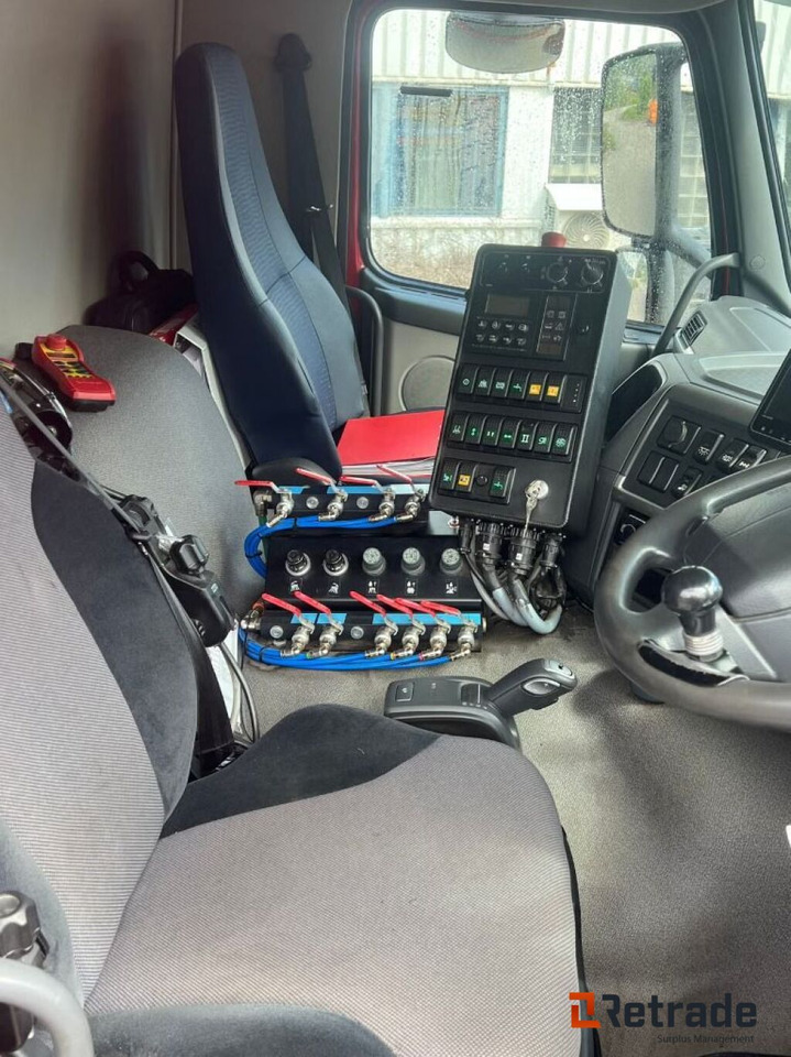 Volvo FE 300 Feiebil / Kombibil med Tipp og Brøyteoppsett - Подметально-уборочная машина: фото 5 Volvo FE 300 Feiebil / Kombibil med Tipp og Brøyteoppsett - Подметально-уборочная машина: фото 5