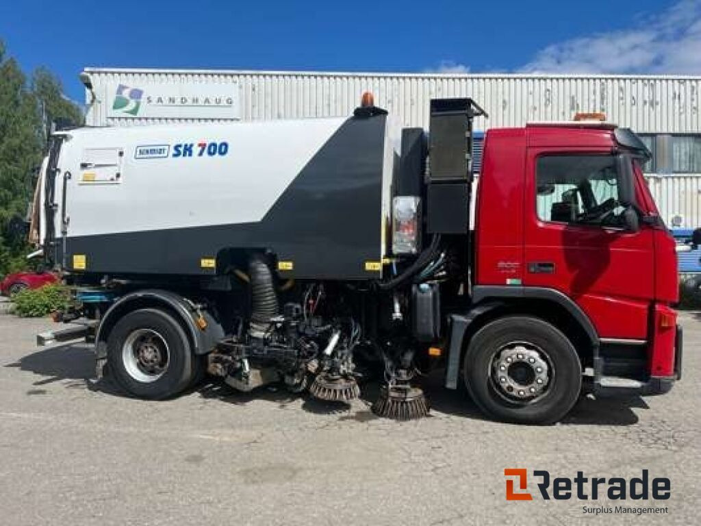 Volvo FE 300 Feiebil / Kombibil med Tipp og Brøyteoppsett - Подметально-уборочная машина: фото 2 Volvo FE 300 Feiebil / Kombibil med Tipp og Brøyteoppsett - Подметально-уборочная машина: фото 2