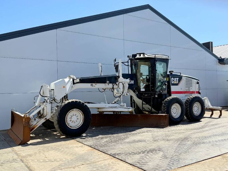 Cat 120M - CE / Front Blade + Ripper / Auto Greasing - Грейдер: фото 1 Cat 120M - CE / Front Blade + Ripper / Auto Greasing - Грейдер: фото 1