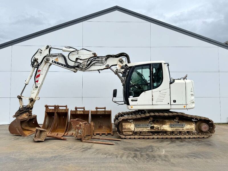 Liebherr R 914 Compact - 5 Buckets + Forks + Tooth / Triple - Гусеничный экскаватор: фото 1 Liebherr R 914 Compact - 5 Buckets + Forks + Tooth / Triple - Гусеничный экскаватор: фото 1