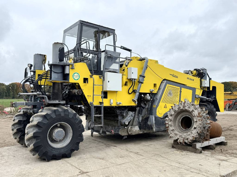 Wirtgen WR2500SK - Dutch Machine / Extra Miller and Tires - Асфальтоукладочная техника: фото 1 Wirtgen WR2500SK - Dutch Machine / Extra Miller and Tires - Асфальтоукладочная техника: фото 1