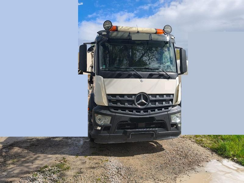 Mercedes Actros 3243 - Грузовик с подъемником: фото 1 Mercedes Actros 3243 - Грузовик с подъемником: фото 1