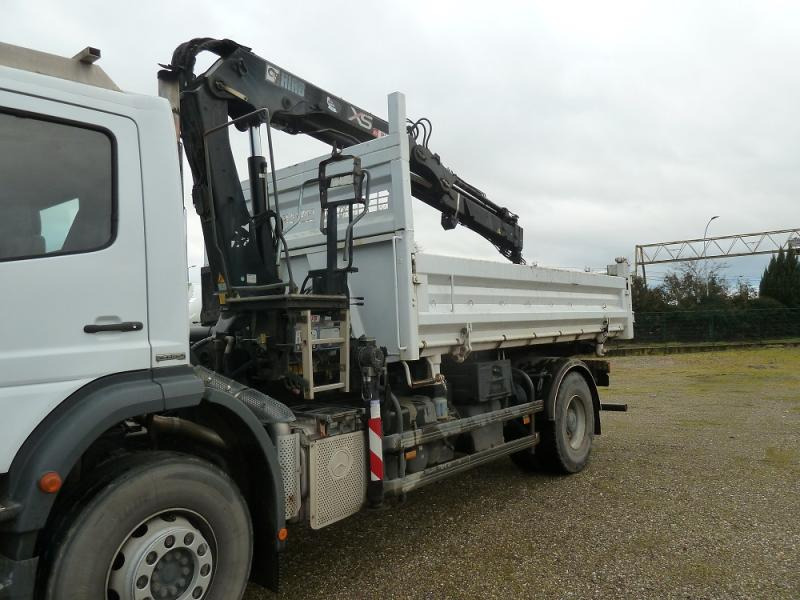 Mercedes Axor 1833 - Самосвал, Автоманипулятор: фото 2 Mercedes Axor 1833 - Самосвал, Автоманипулятор: фото 2