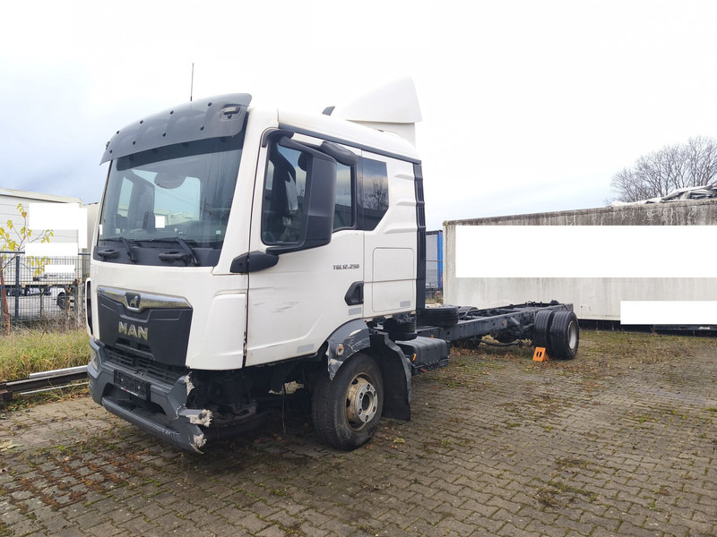 MAN TGL 12.250 Euro6 4x2 AHK - Грузовик-шасси: фото 1 MAN TGL 12.250 Euro6 4x2 AHK - Грузовик-шасси: фото 1