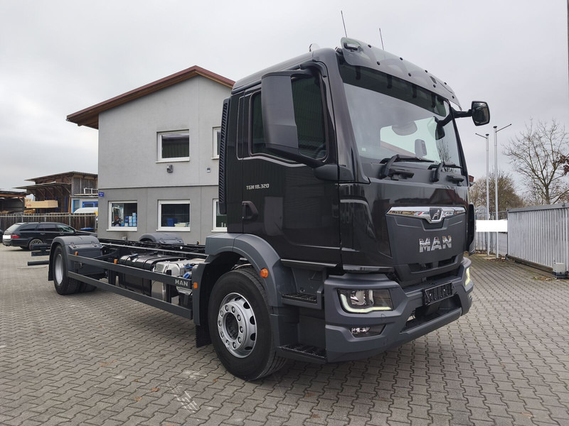 MAN TGM 18.320 4x2BL CH Fahrgestell Euro 6 Rechtslenker - Грузовик-шасси: фото 2 MAN TGM 18.320 4x2BL CH Fahrgestell Euro 6 Rechtslenker - Грузовик-шасси: фото 2