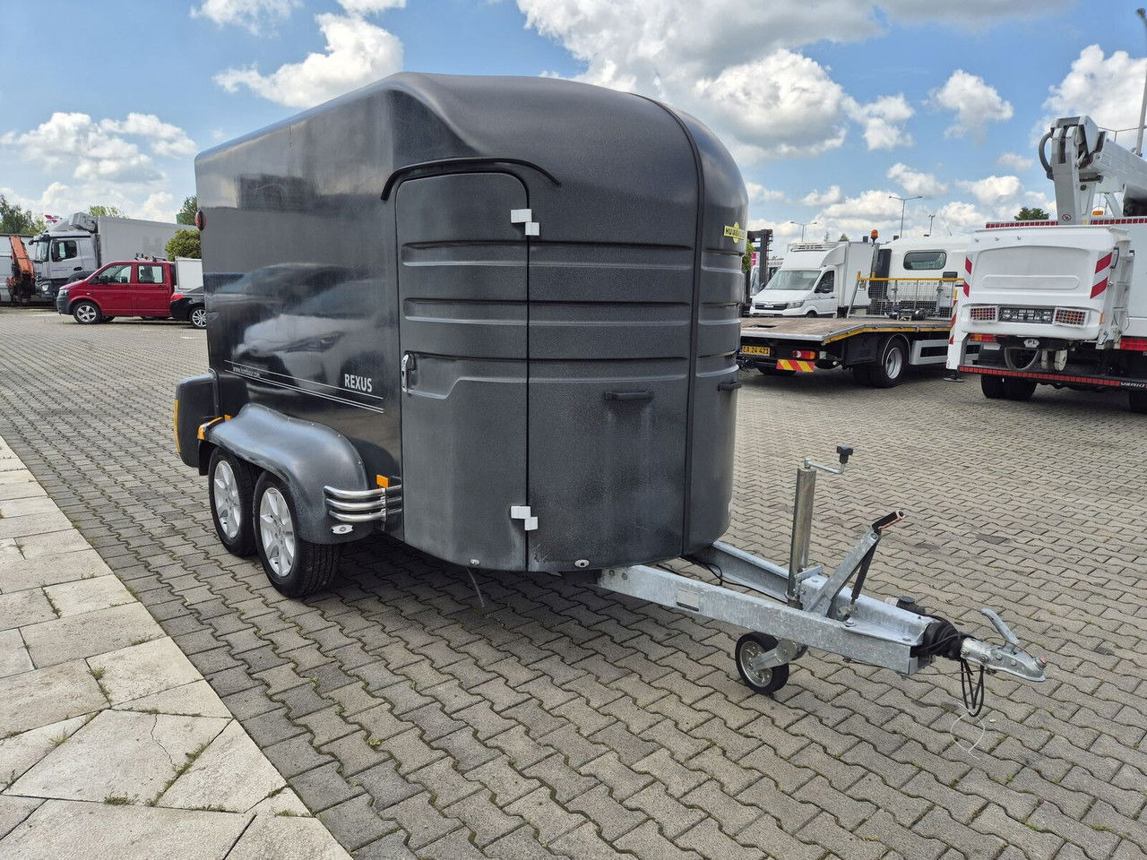 Humbaur Rexus 2000 / FOR Transporting 2 Horses, Ponies ANDBreedin Humbaur Rexus 2000 / FOR Transporting 2 Horses, Ponies ANDBreedin - Прицеп-коневоз: фото 4 Humbaur Rexus 2000 / FOR Transporting 2 Horses, Ponies ANDBreedin Humbaur Rexus 2000 / FOR Transporting 2 Horses, Ponies ANDBreedin - Прицеп-коневоз: фото 4
