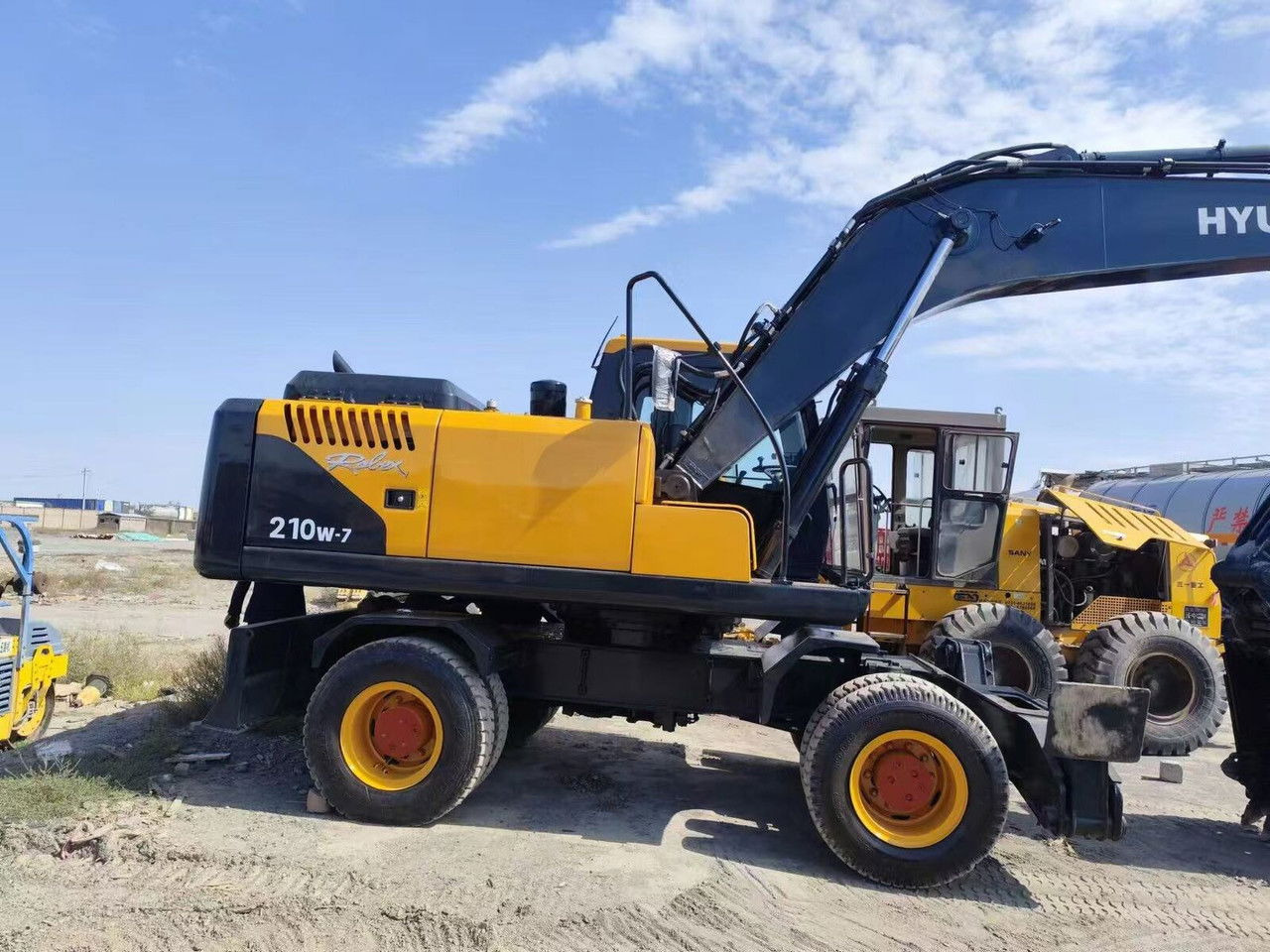 Hyundai R210-7 / Cummins / 1800MTH / Works Great Like NEW - Колёсный экскаватор: фото 1 Hyundai R210-7 / Cummins / 1800MTH / Works Great Like NEW - Колёсный экскаватор: фото 1
