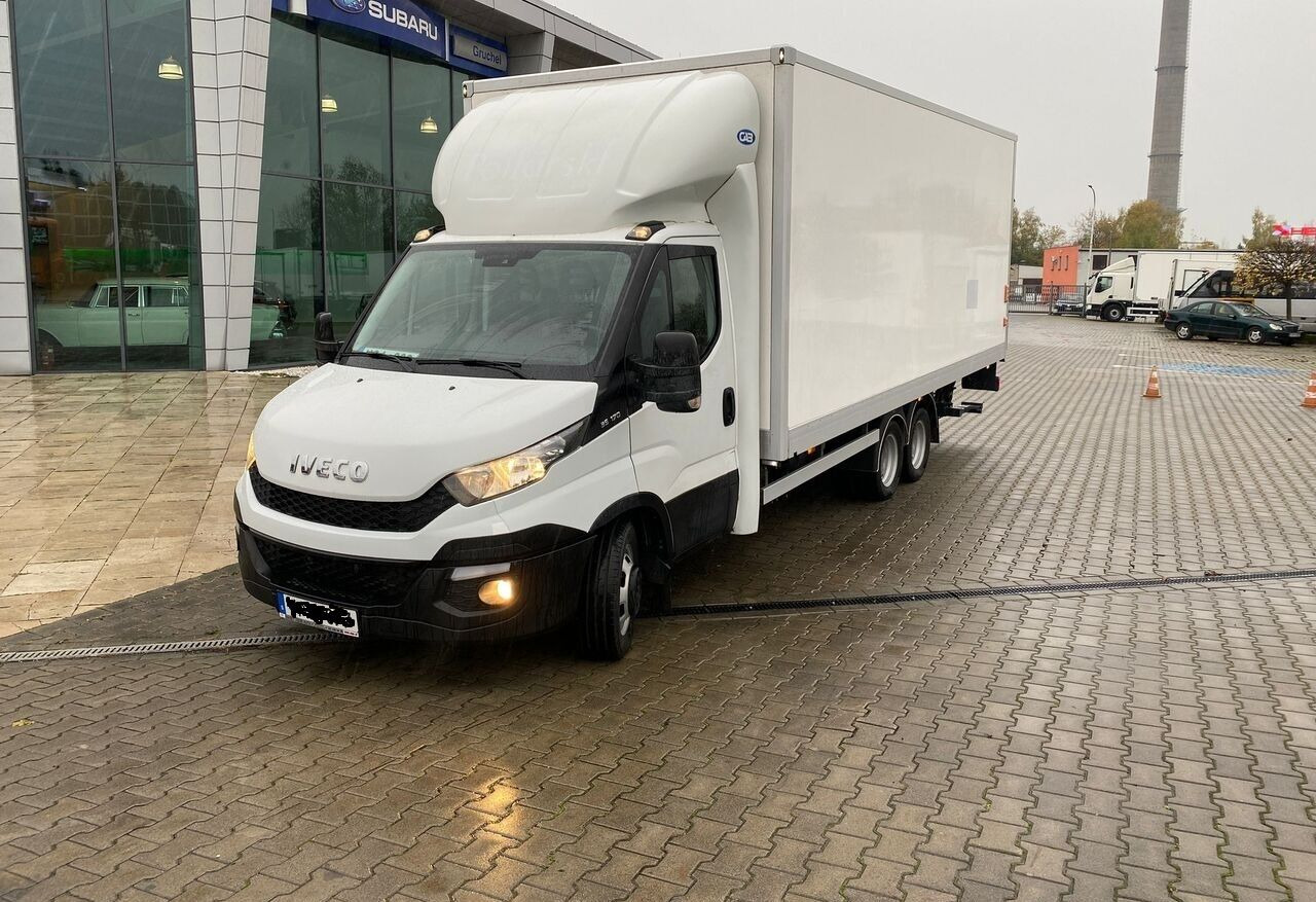 Iveco Daily 35C18 35C180 / Container / Veldhuizen Trailer / 3 Axes / KAT. B+ - Грузовик с закрытым кузовом: фото 1 Iveco Daily 35C18 35C180 / Container / Veldhuizen Trailer / 3 Axes / KAT. B+ - Грузовик с закрытым кузовом: фото 1