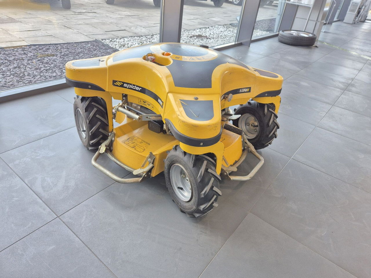 MINI Mini Spider II / RC Mower / 1 Owner / LOW MTH - Газонокосилка: фото 2 MINI Mini Spider II / RC Mower / 1 Owner / LOW MTH - Газонокосилка: фото 2